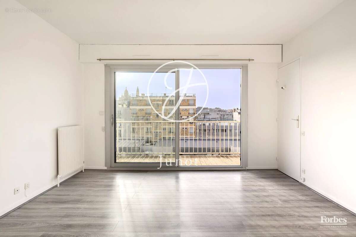 Appartement à PARIS-18E