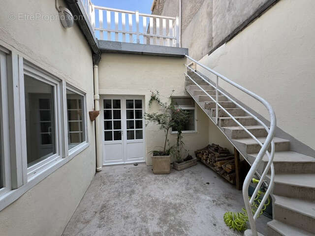 Maison de village avec cour grande terrasse et garage - photo 12