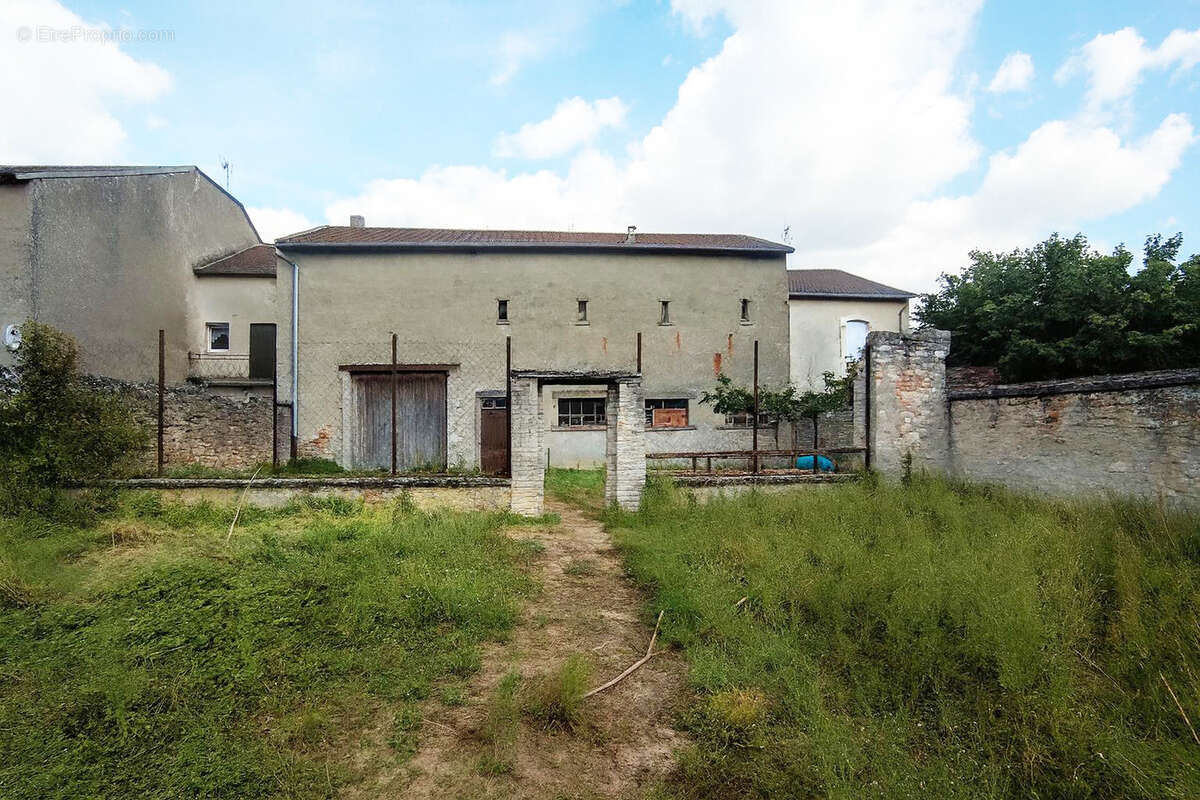 Maison à BILLY-SOUS-MANGIENNES
