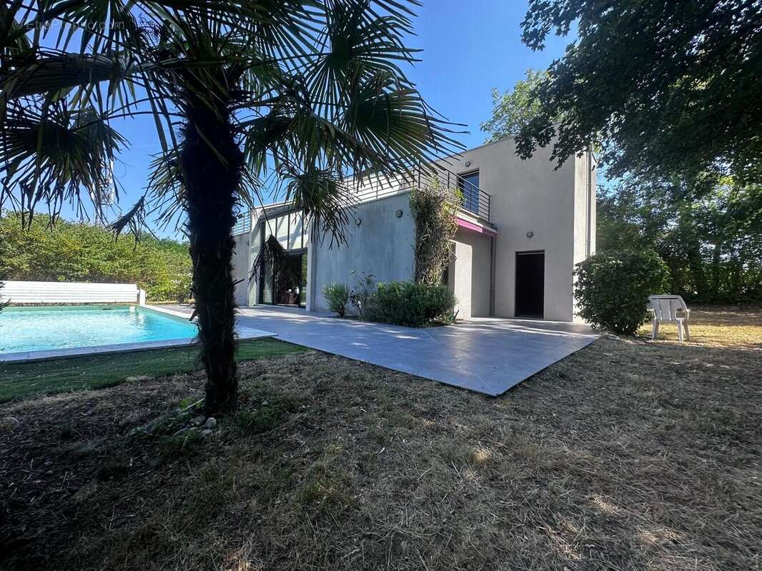Maison 163 m² à Saint-Simeon-De-Bressieux  - photo 3