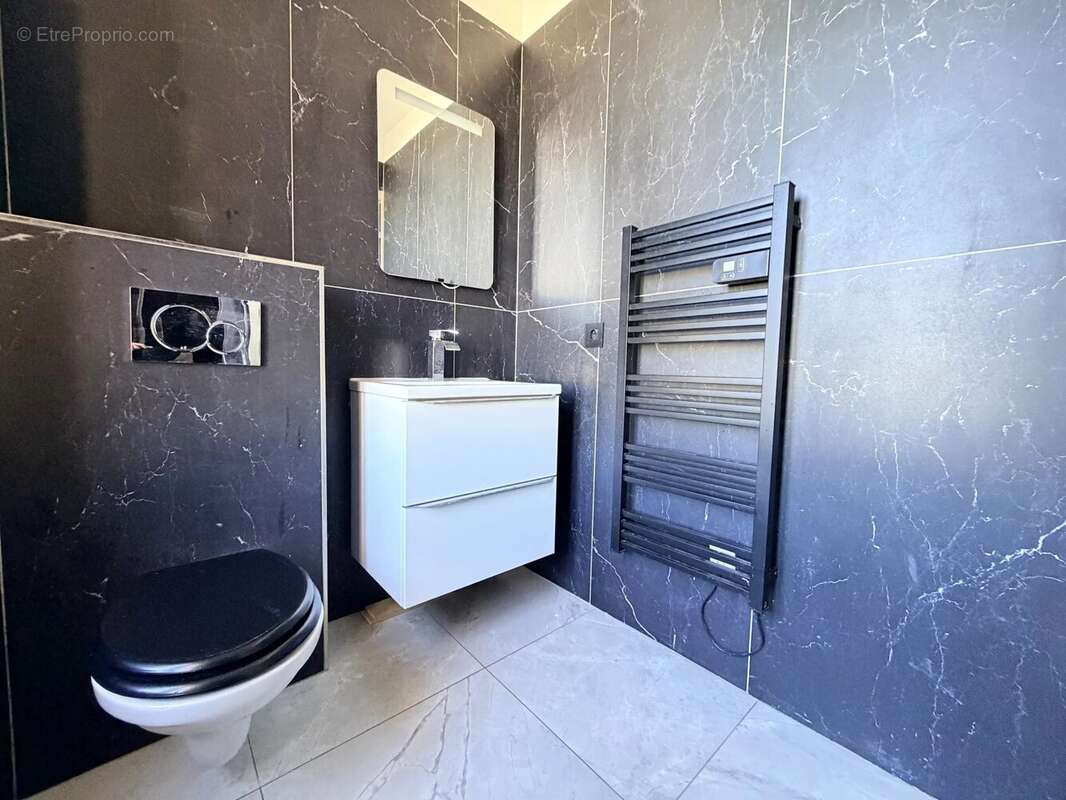 Vallauris - studio et 2 pièces - rénové - photo 4