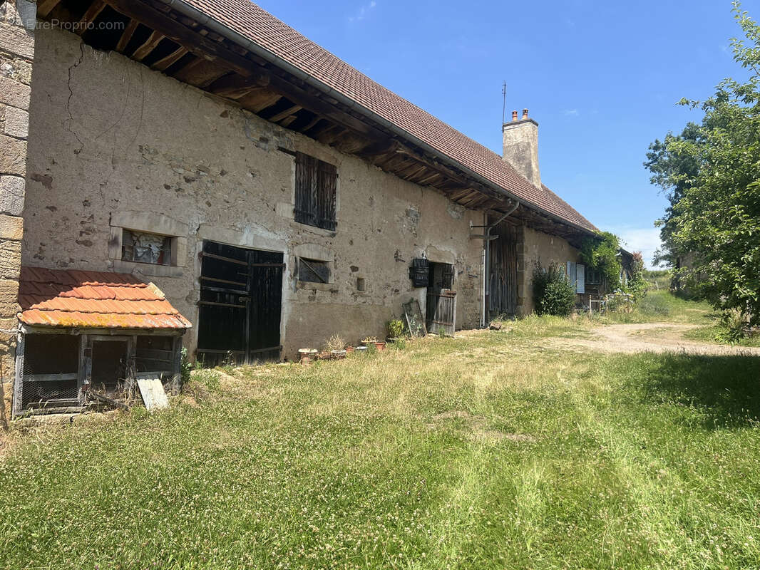 Maison à MARCILLY-LA-GUEURCE