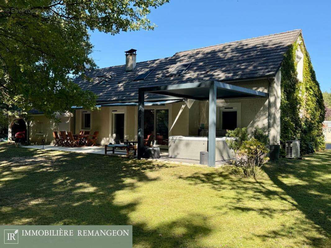 Maison à THEILLAY