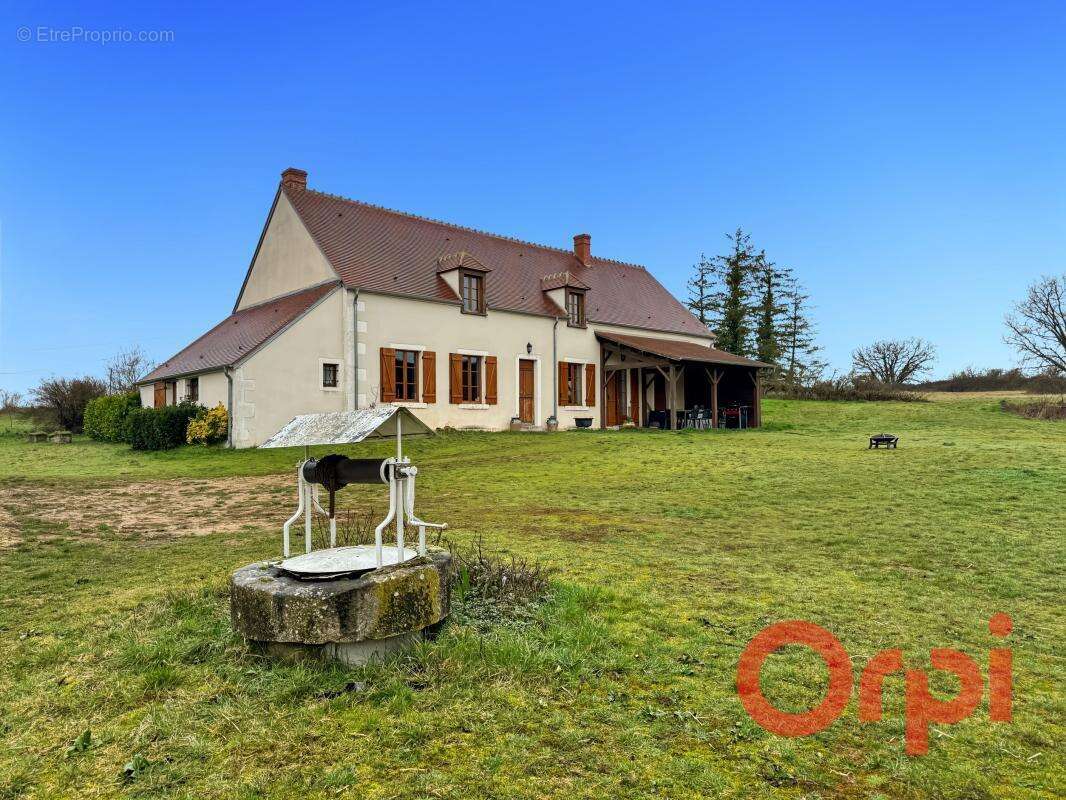 Maison à DUN-SUR-AURON