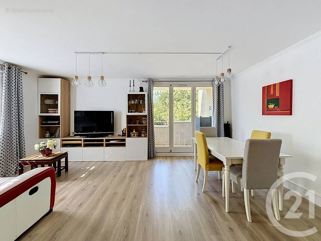 Appartement à COMBS-LA-VILLE