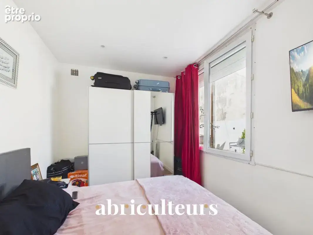 Maison familiale de plain pied - 5 chambres - 134 m²  - avec jardin, terrasse et 3 stationnements — Bezons - photo 17