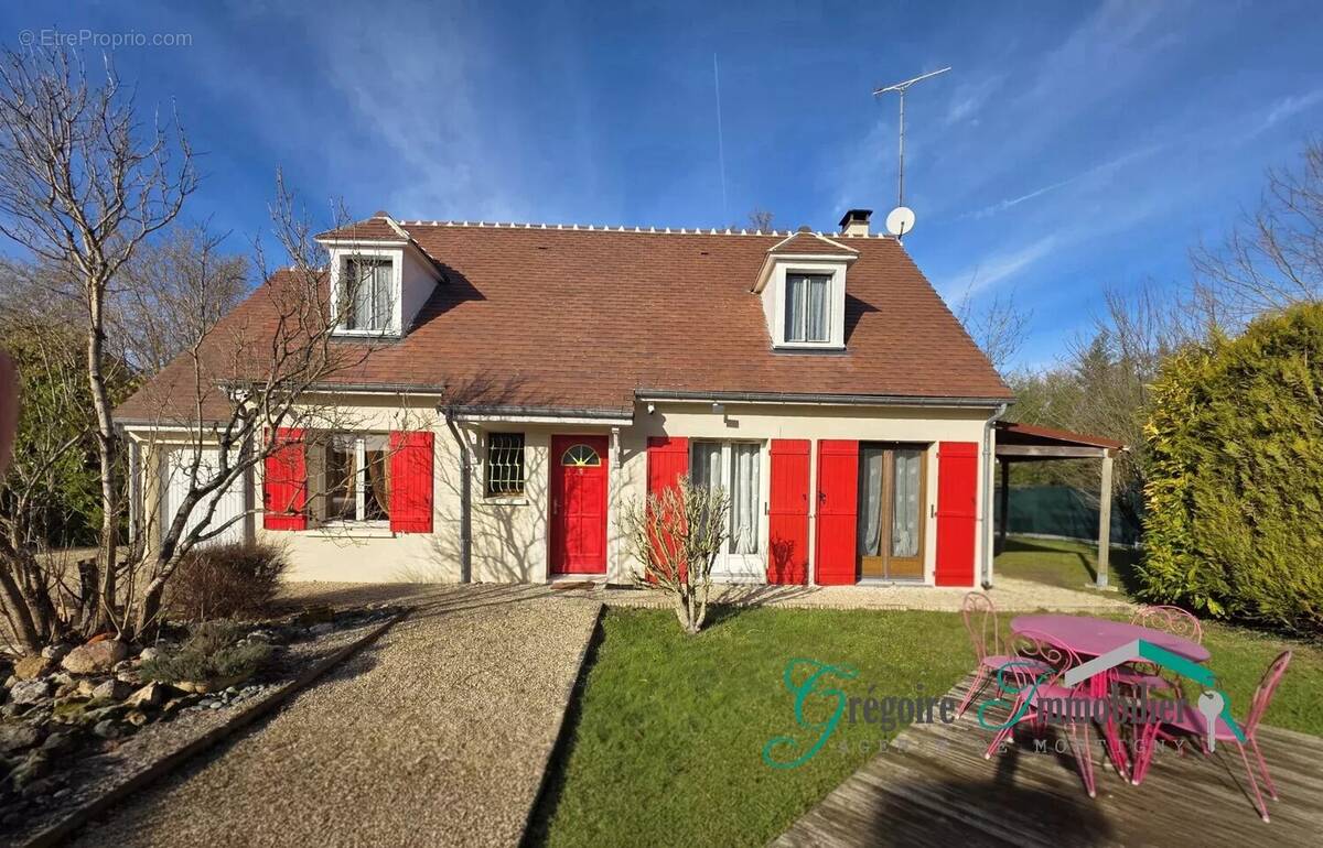 Maison à LA GENEVRAYE