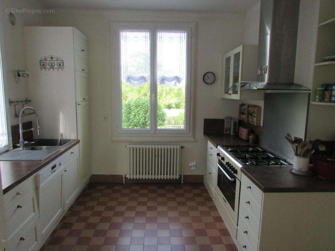 Maison à CHERISY