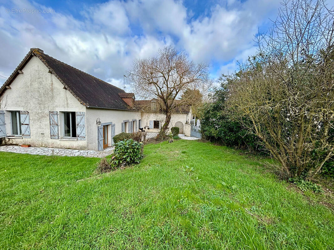 Maison à REUGNY