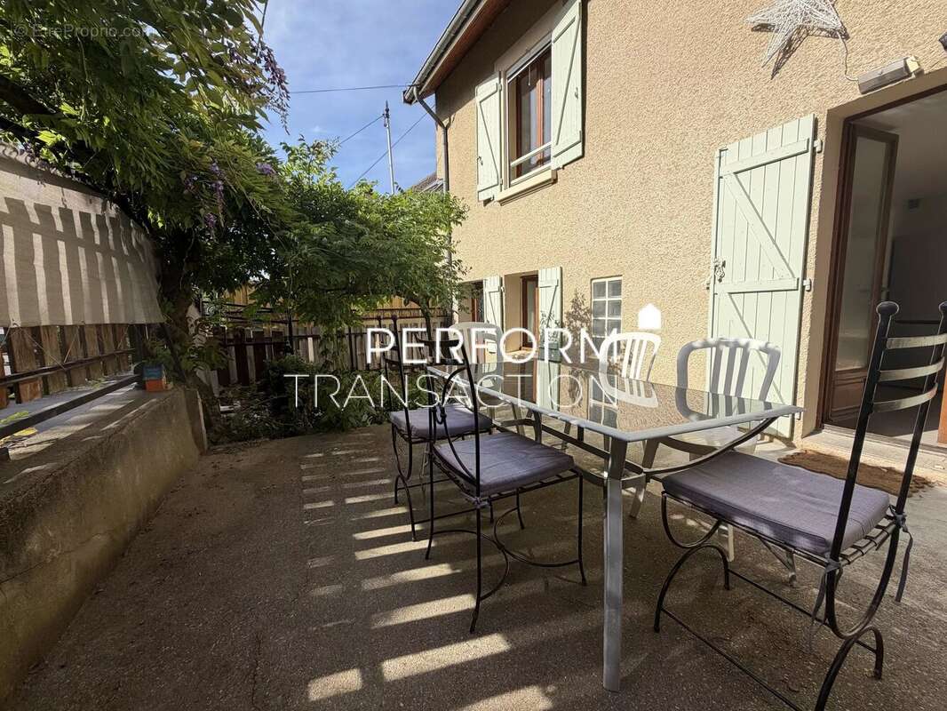Appartement à SAINT-GEORGES-DE-COMMIERS
