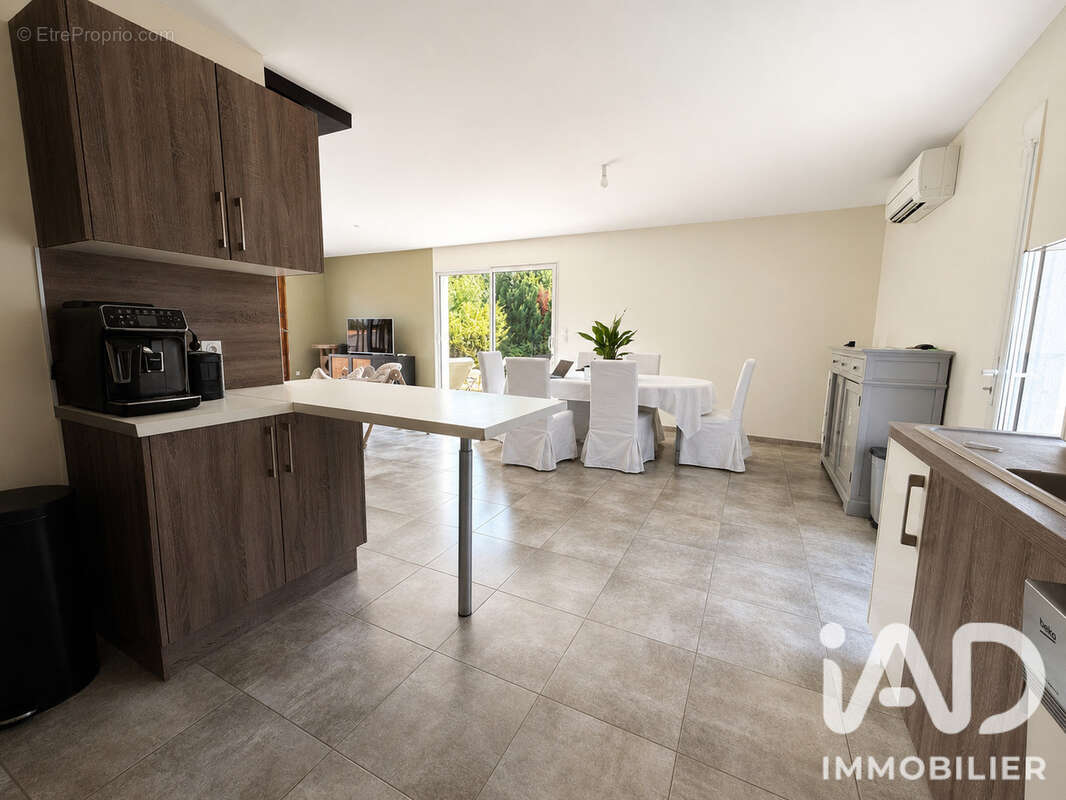 Maison 110 m² à Paradou  - photo 7
