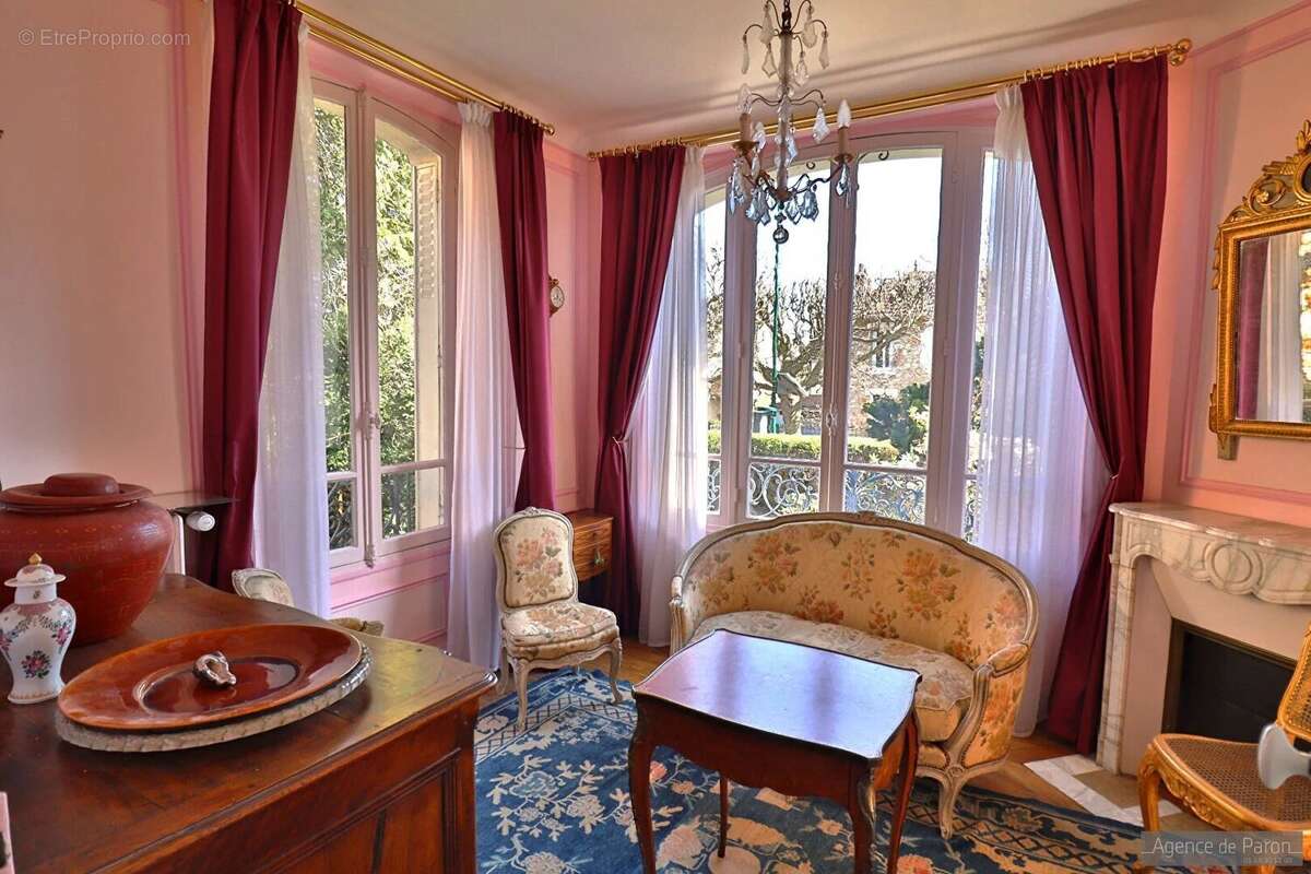 Maison à VERRIERES-LE-BUISSON