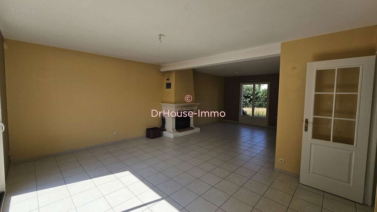 Maison à YVRE-L'EVEQUE