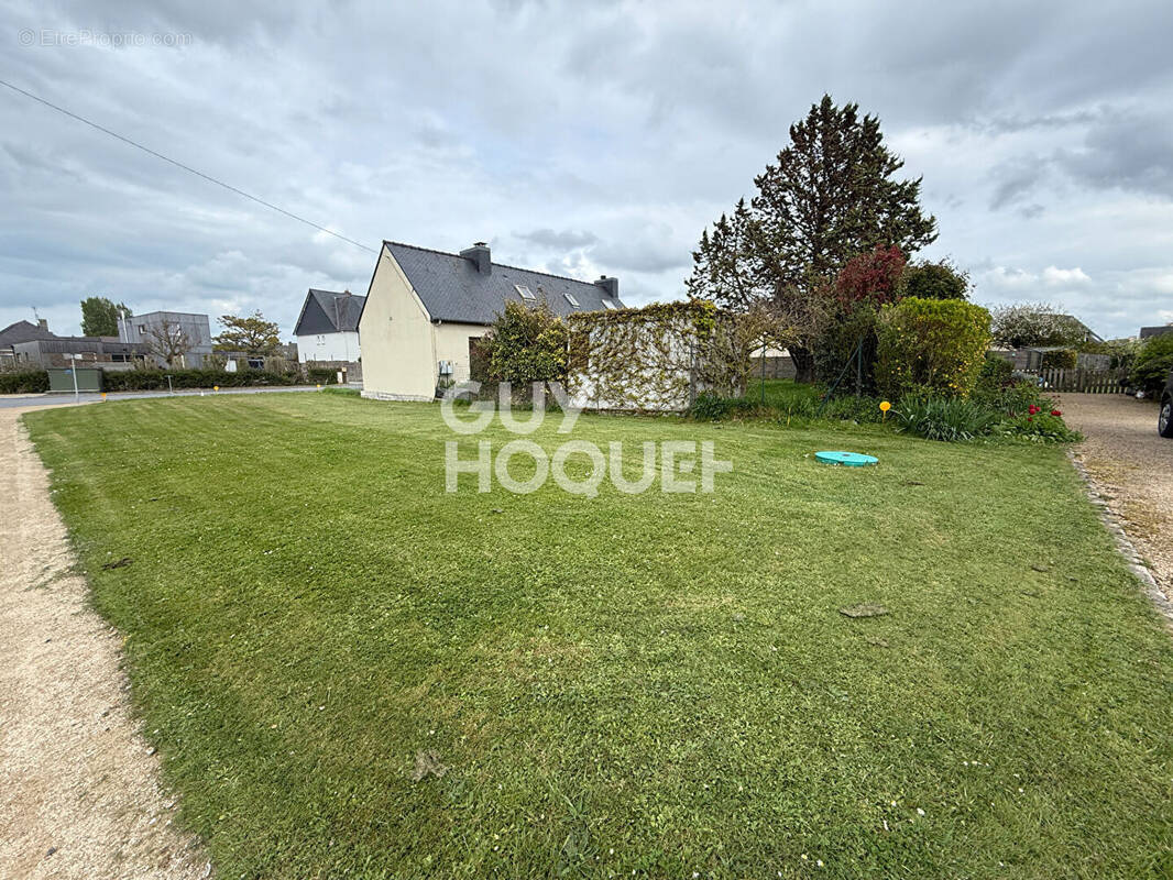 Terrain à LE VIVIER-SUR-MER