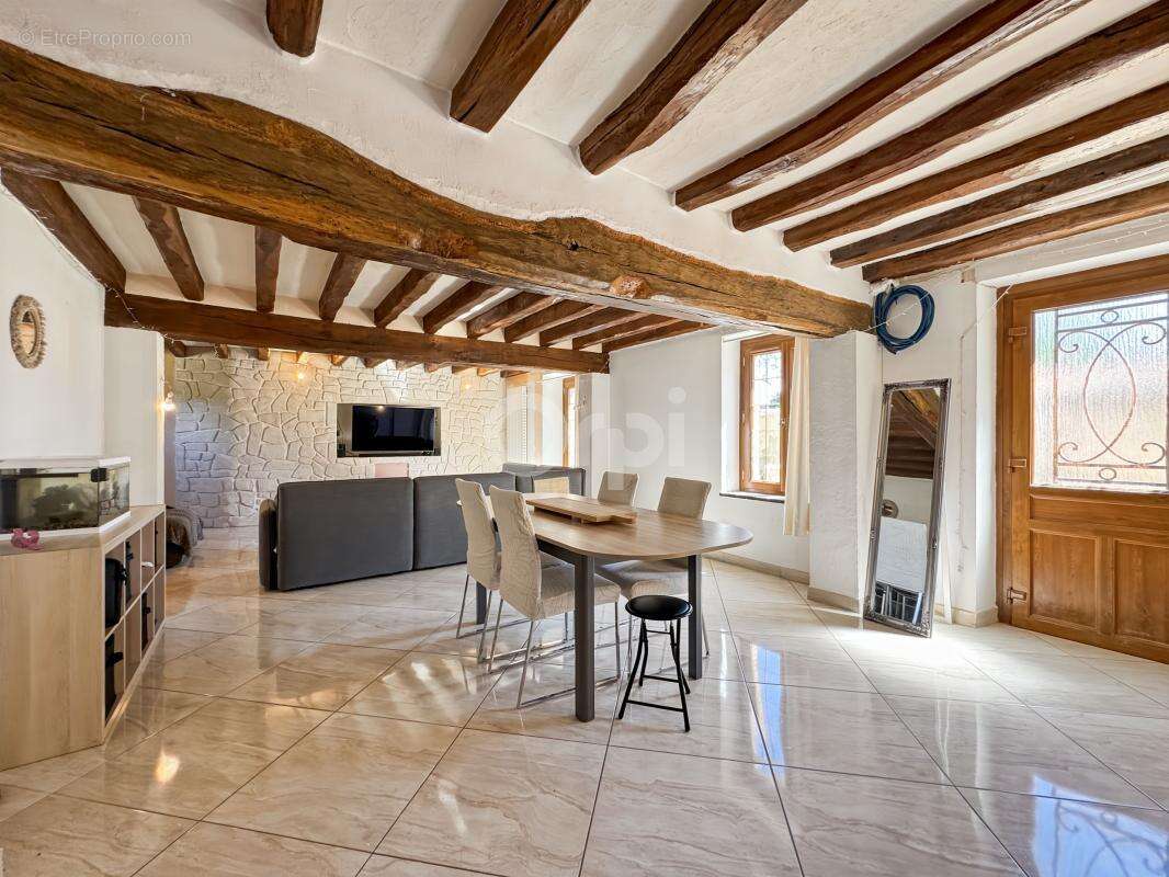 Propriété familiale à 1h de Paris avec seconde habitation indépendante et deux garages - photo 8