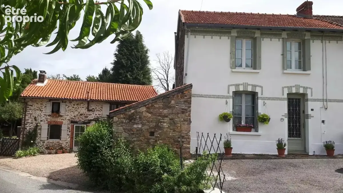 Deux maisons dans un charmant hameau de Bussière Poitevine avec potentiel de revenus - photo 2