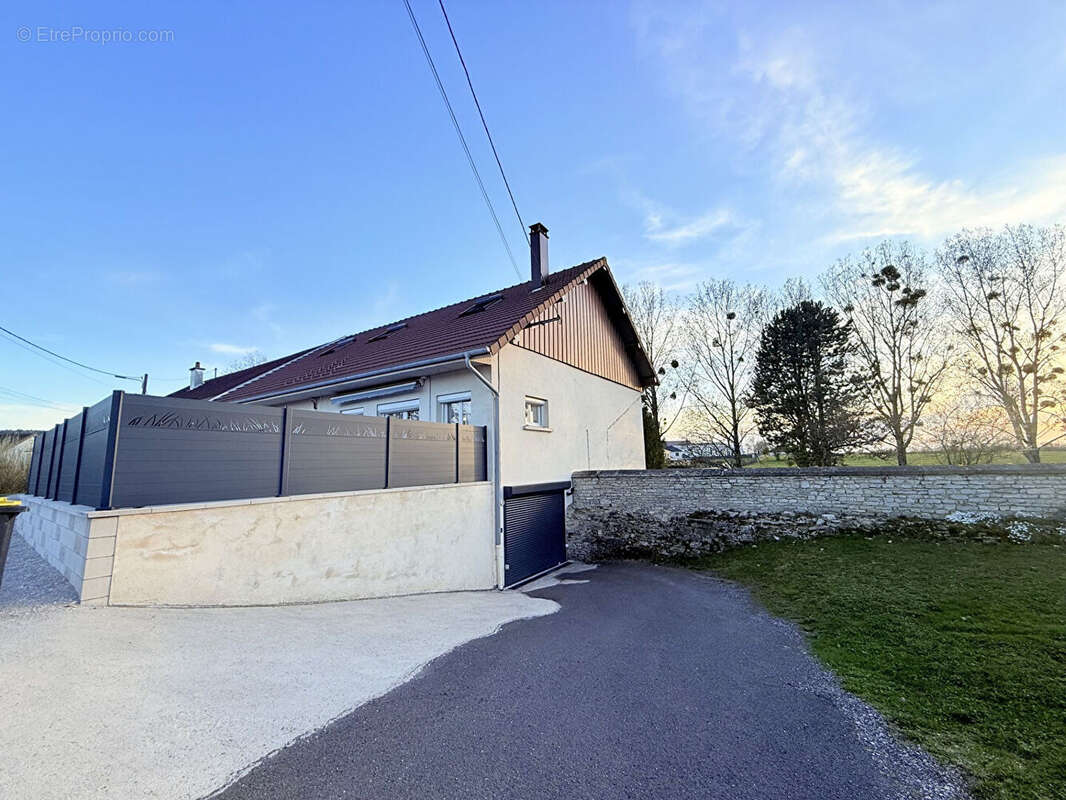 Maison à VERCEL-VILLEDIEU-LE-CAMP