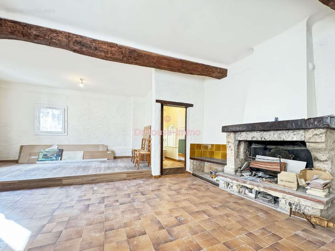 Appartement à COTIGNAC