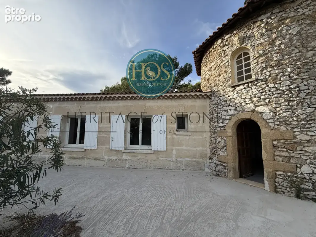 Bouc-bel-air   propriete de caractère a renover - photo 2