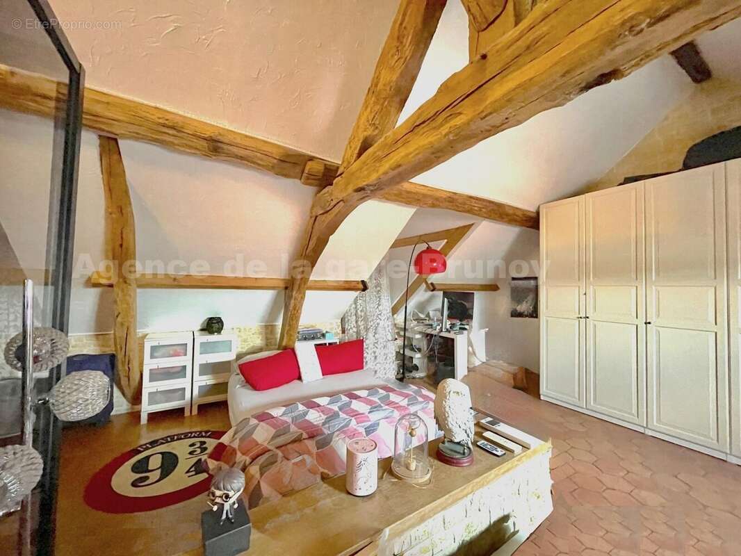 Chambre grenier - Appartement à BRUNOY