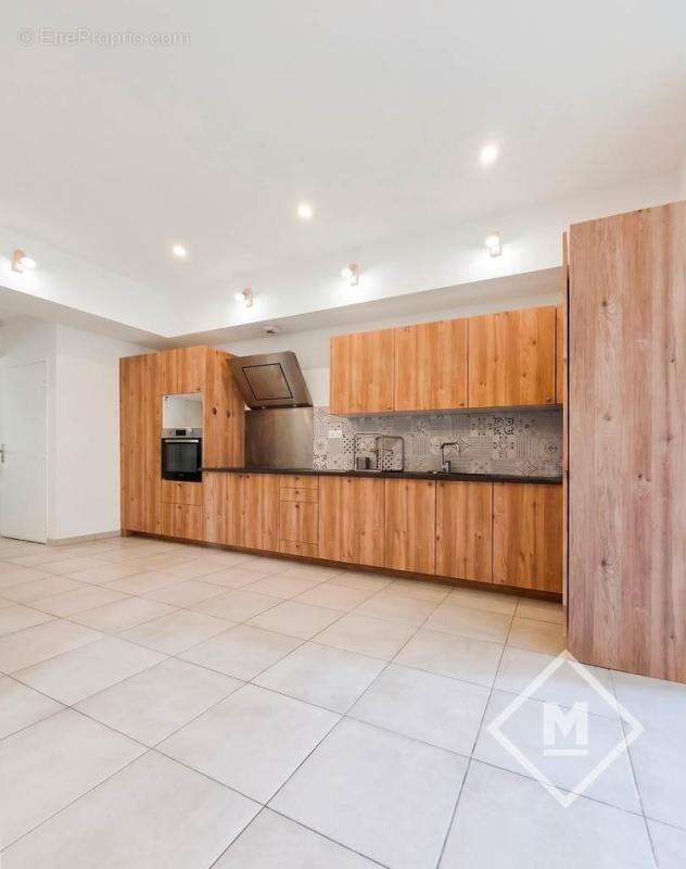 vente appartement T3/4 de 82m² en bon état avec ascenseur, Idéalement situé à Castellane, Marseille 6ème - photo 5