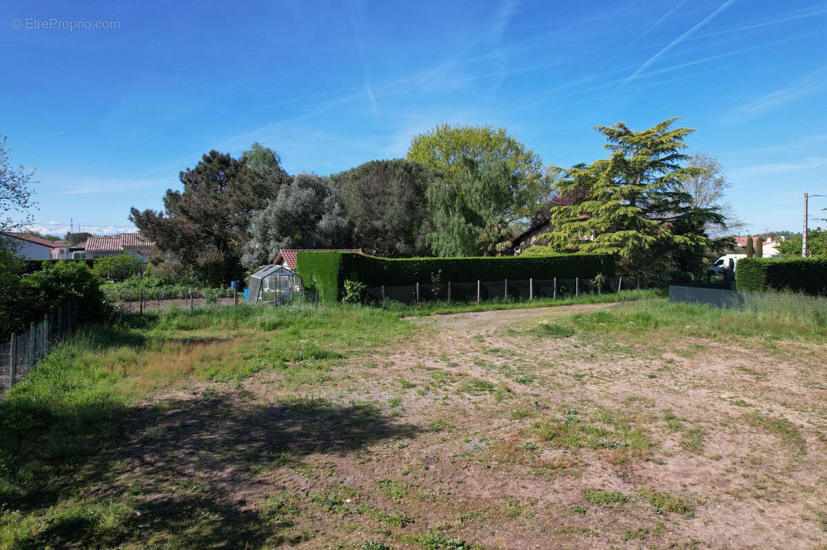 Terrain à LAVERNOSE-LACASSE