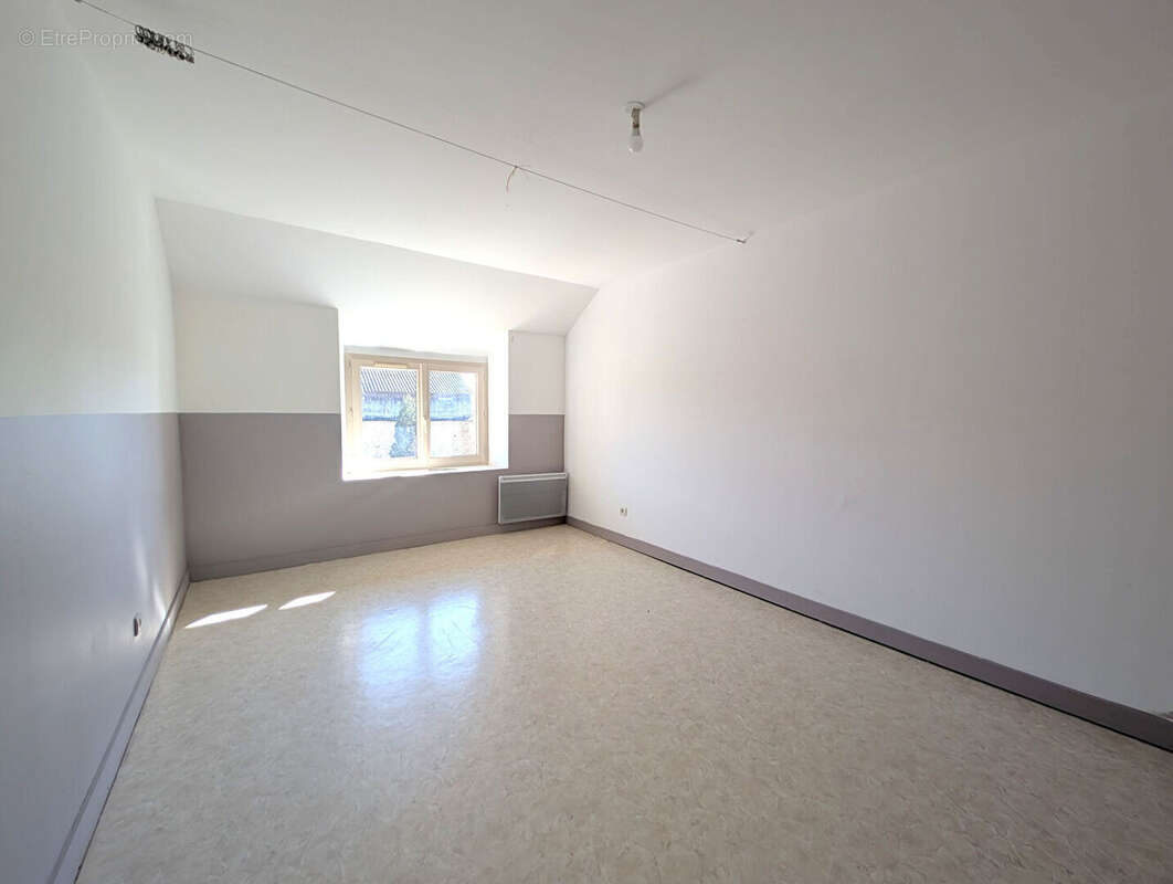 Maison à MONTREUIL-BELLAY