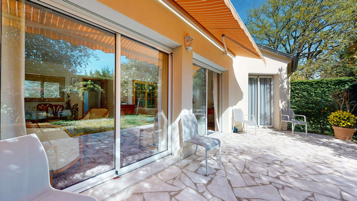 Maison à SAINTE-GENEVIEVE-DES-BOIS