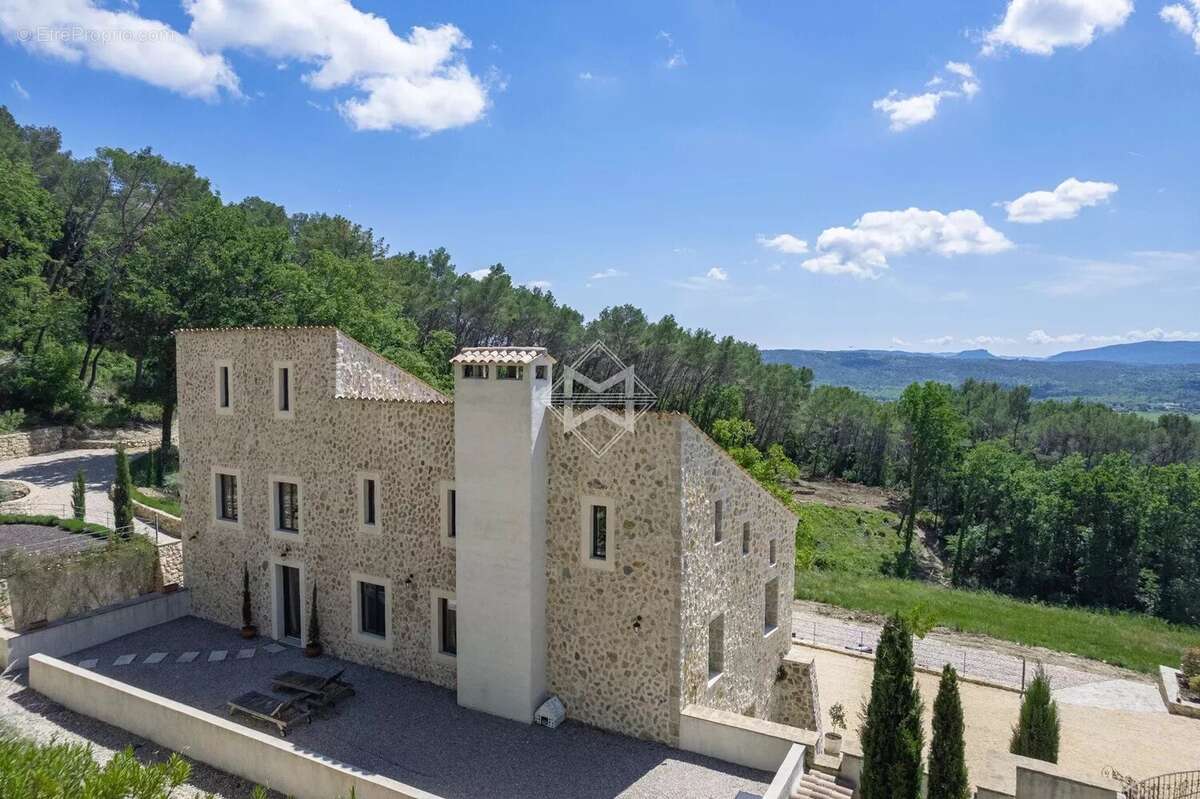 Maison à TOURRETTES