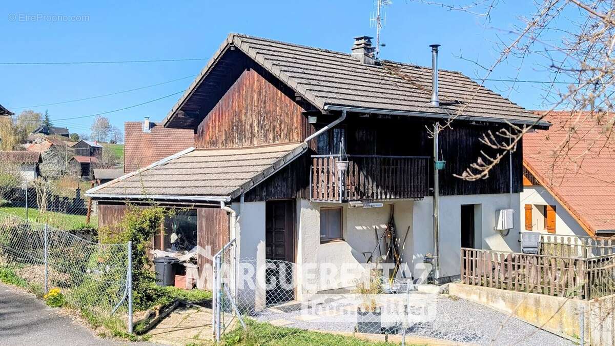 Maison à LA TOUR