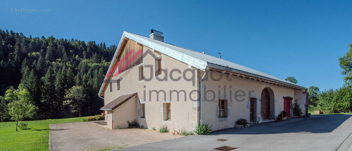 Maison à ENTRE-DEUX-MONTS