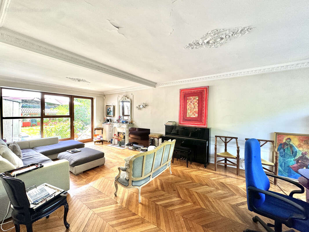 Appartement à CHARENTON-LE-PONT