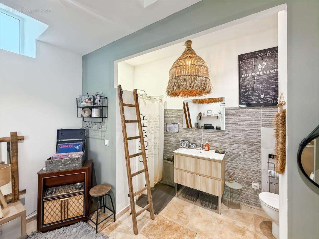 Chai rénové en loft de 152m², jardin, piscine, DPE A - photo 6