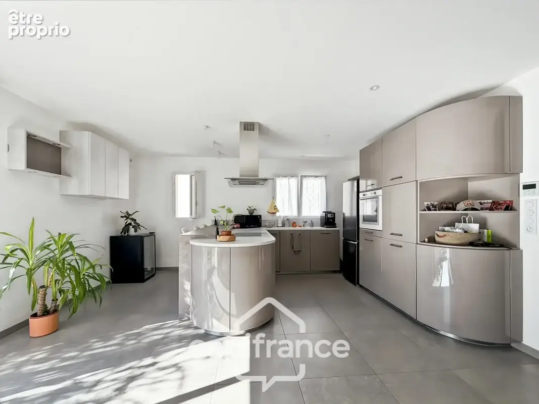 Maison à vendre avec garage, jardin, terrasse, place de parking, 3 chambres à SALAISE SUR SANNE (38) - photo 4