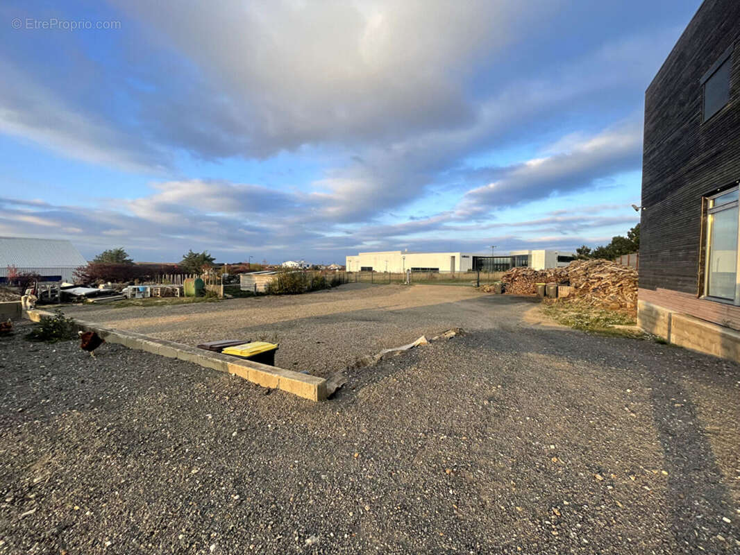 Autre à TREMBLAY-LES-VILLAGES