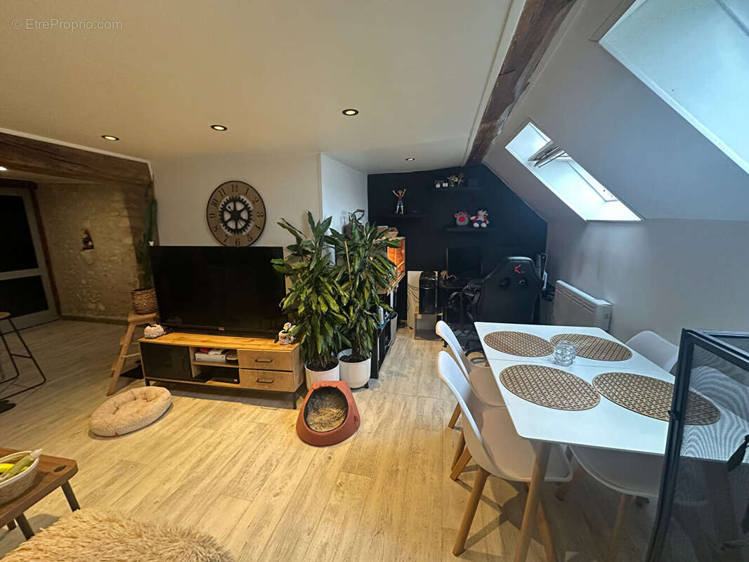 Appartement à BORNEL