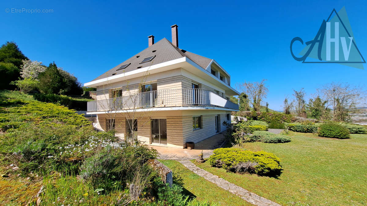 Maison à PARON