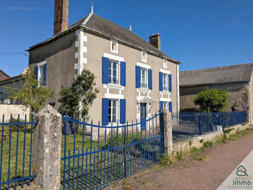 Maison à COULOMBIERS