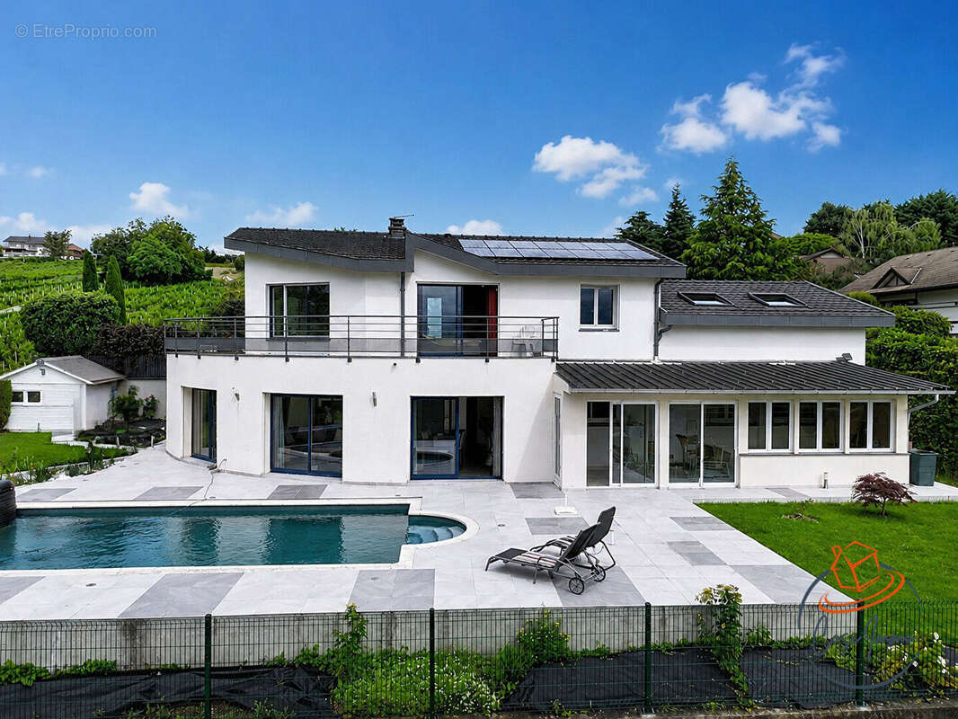 Maison à CHALLEX