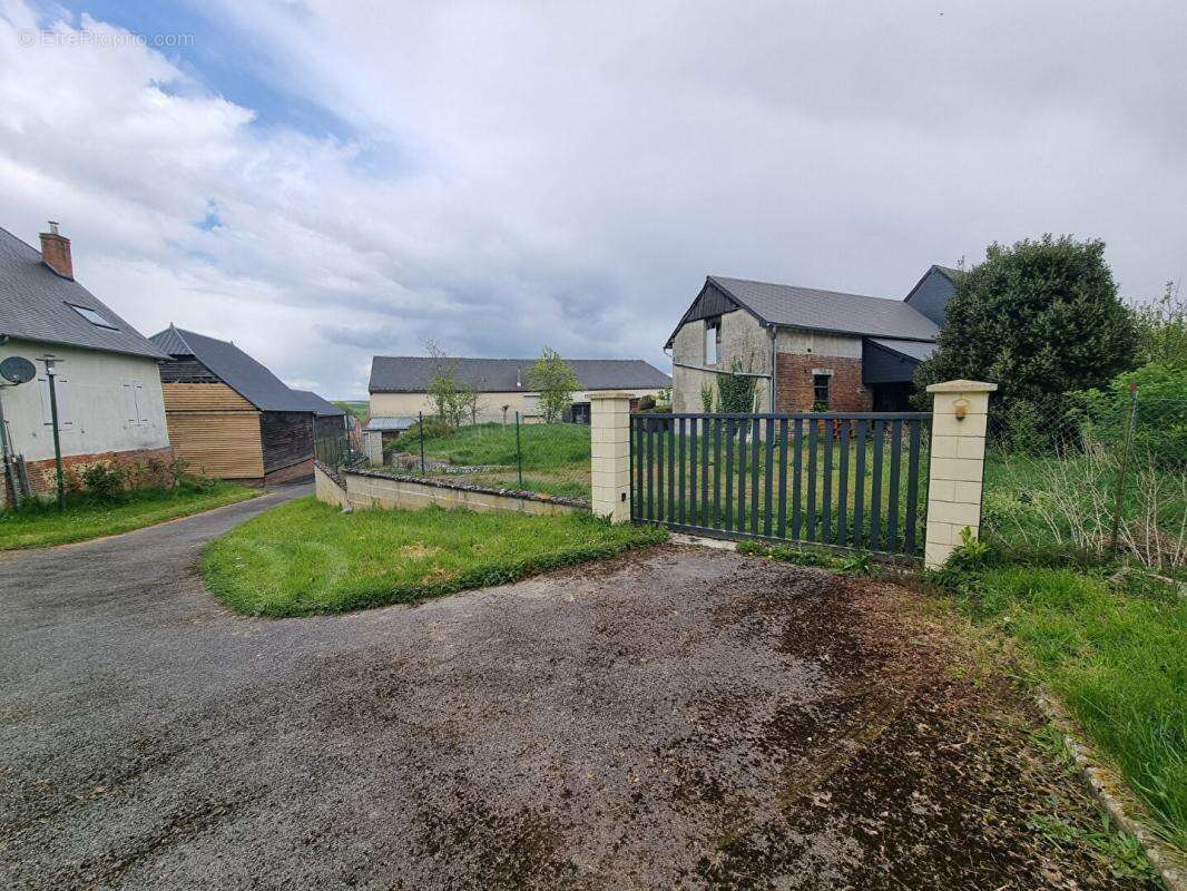 Maison à NAMPCELLES-LA-COUR
