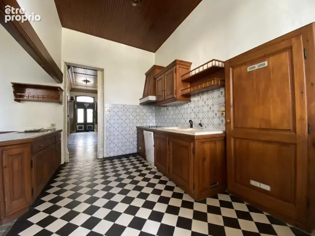 Maison 11 pièces 654 m² à vendre à Saint-Savin (33920) - photo 5