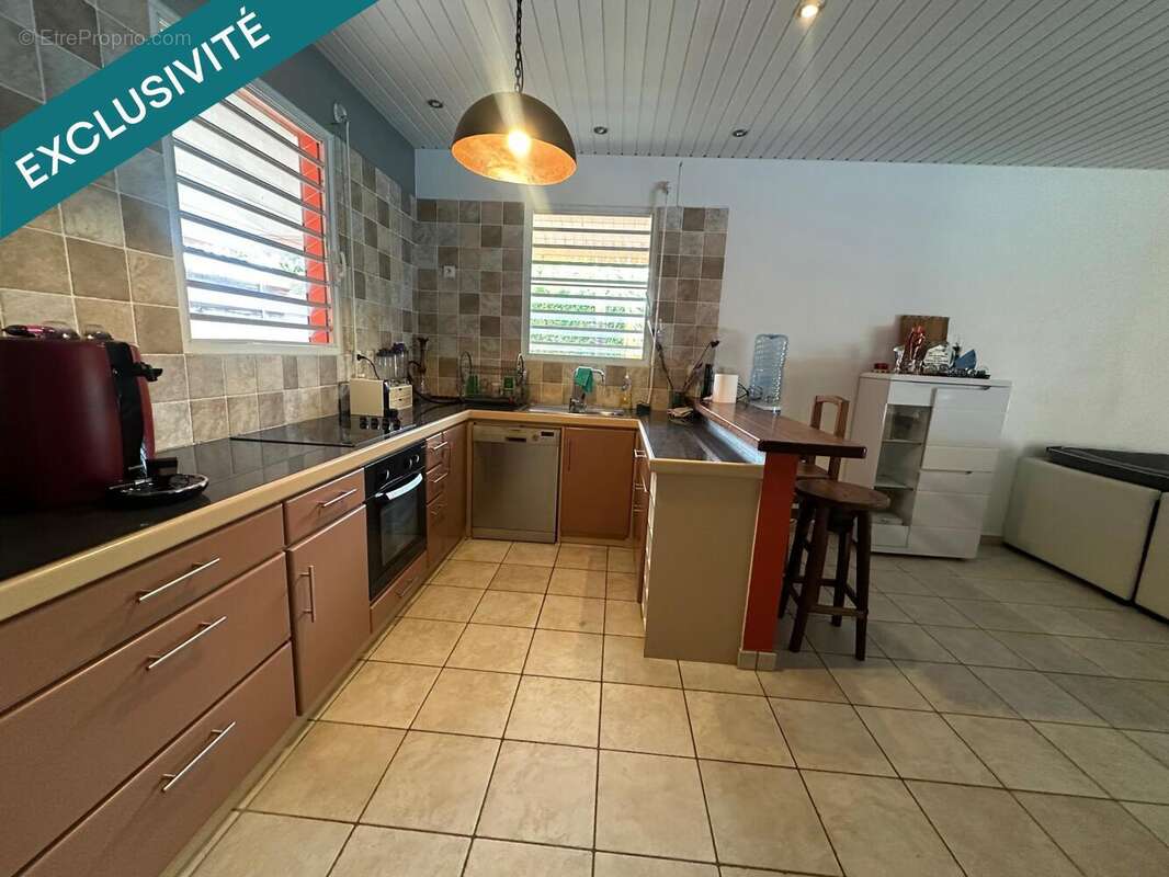 Photo 9 - Maison à REMIRE-MONTJOLY