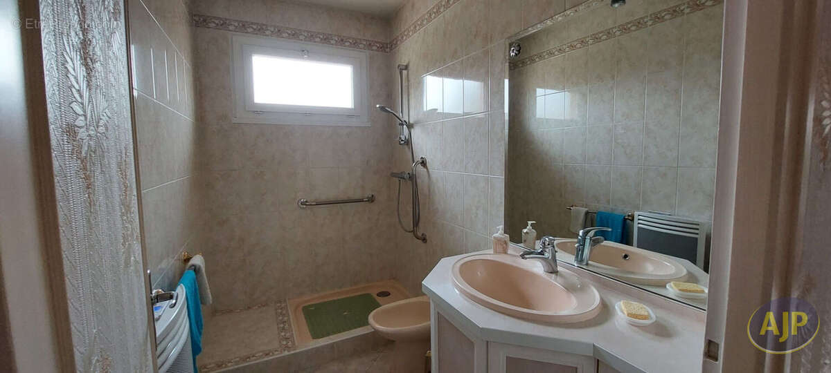 Maison à SAINT-JEAN-D'ILLAC