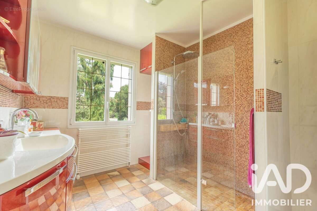 Maison 115 m² à Saint-Arnoult-En-Yvelines  - photo 6
