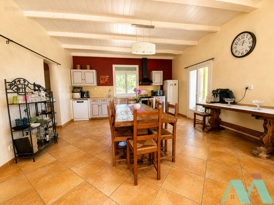Propriété 11 pièces 390m2 sur terrain de 7000m2 - photo 6