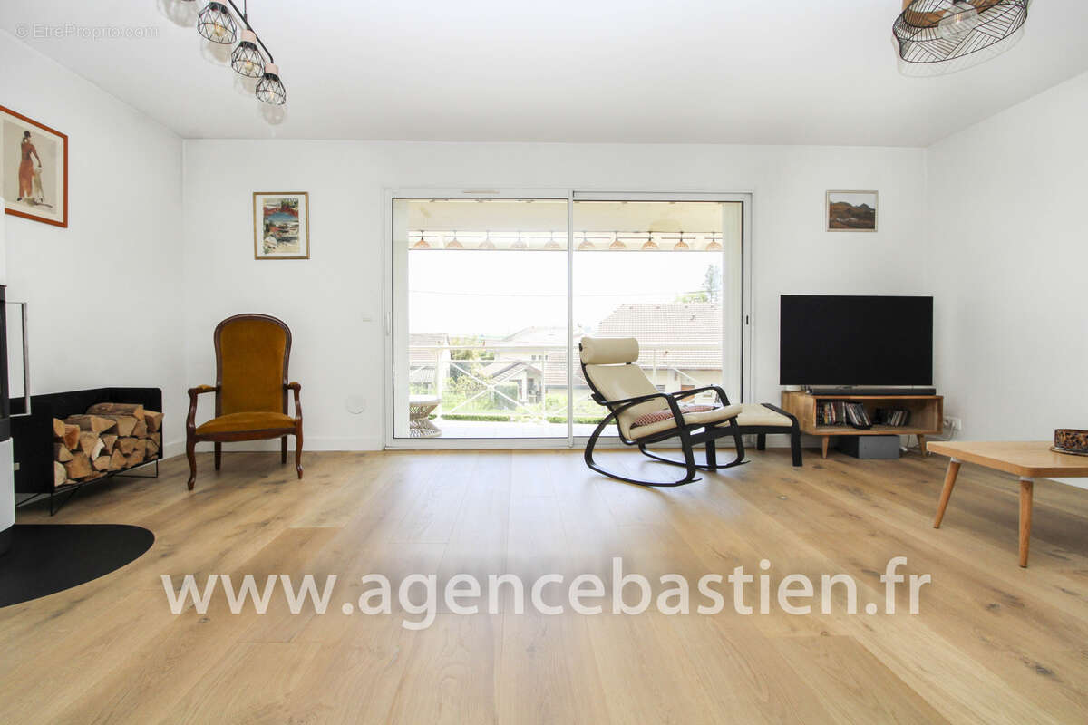 Appartement à SAINT-GENIS-POUILLY