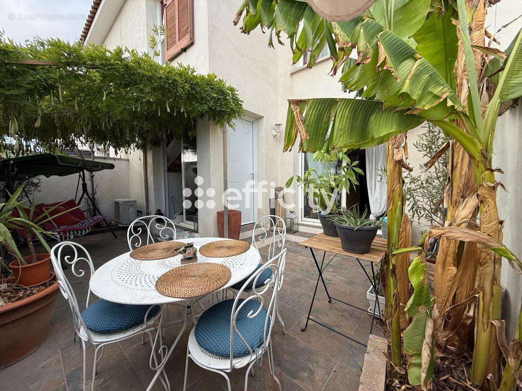 Maison à COURNONSEC