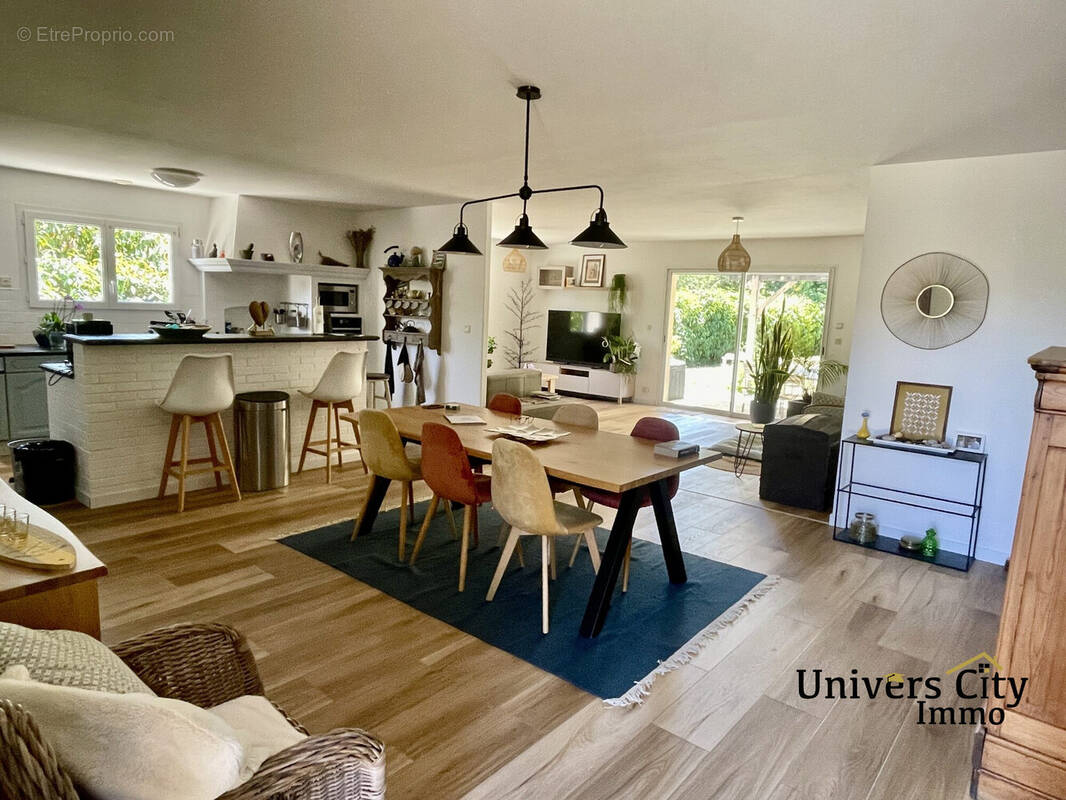Maison 157 m² à Saint-Colomban  - photo 1