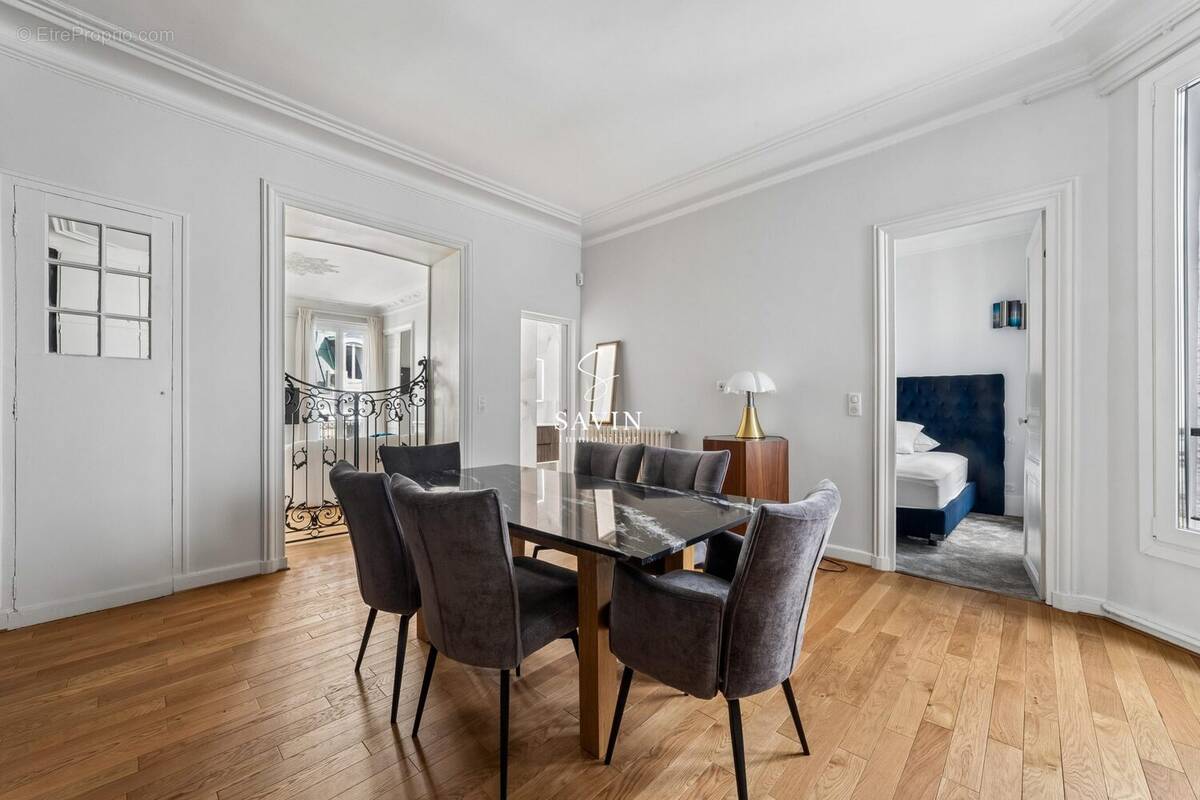 Appartement à PARIS-16E