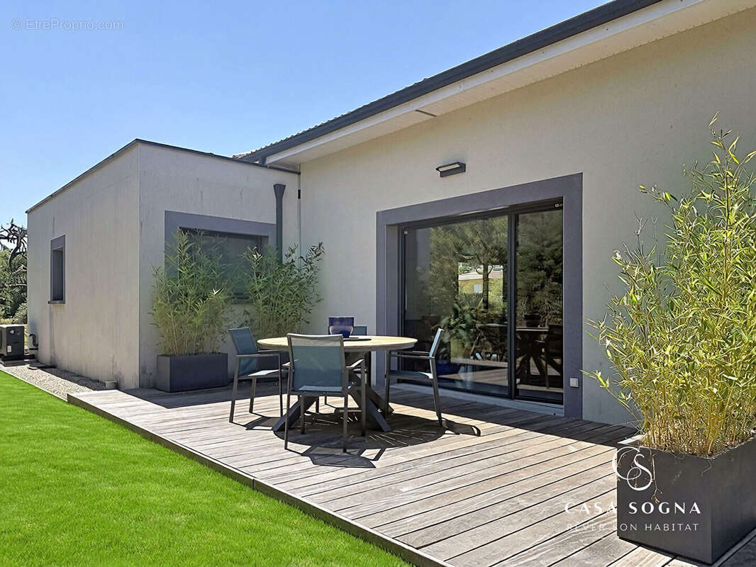 Villa contemporaine - 6 pièces - 131,82 m² - photo 6